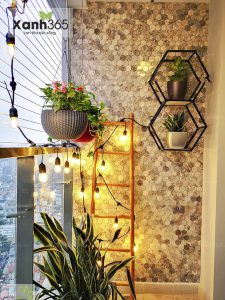 Ban công lung linh ánh đèn led