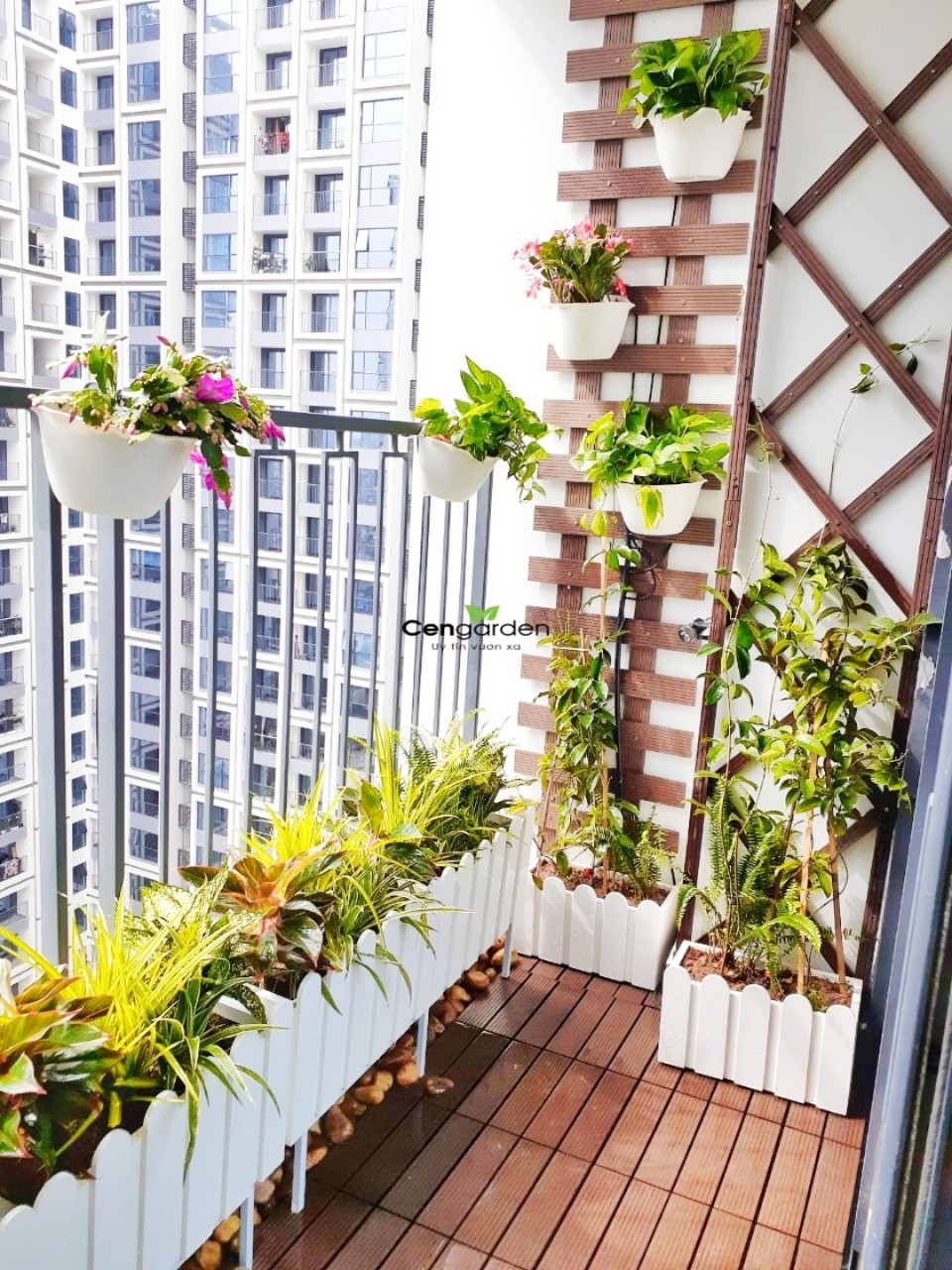 trang trí ban công mảng tường giả