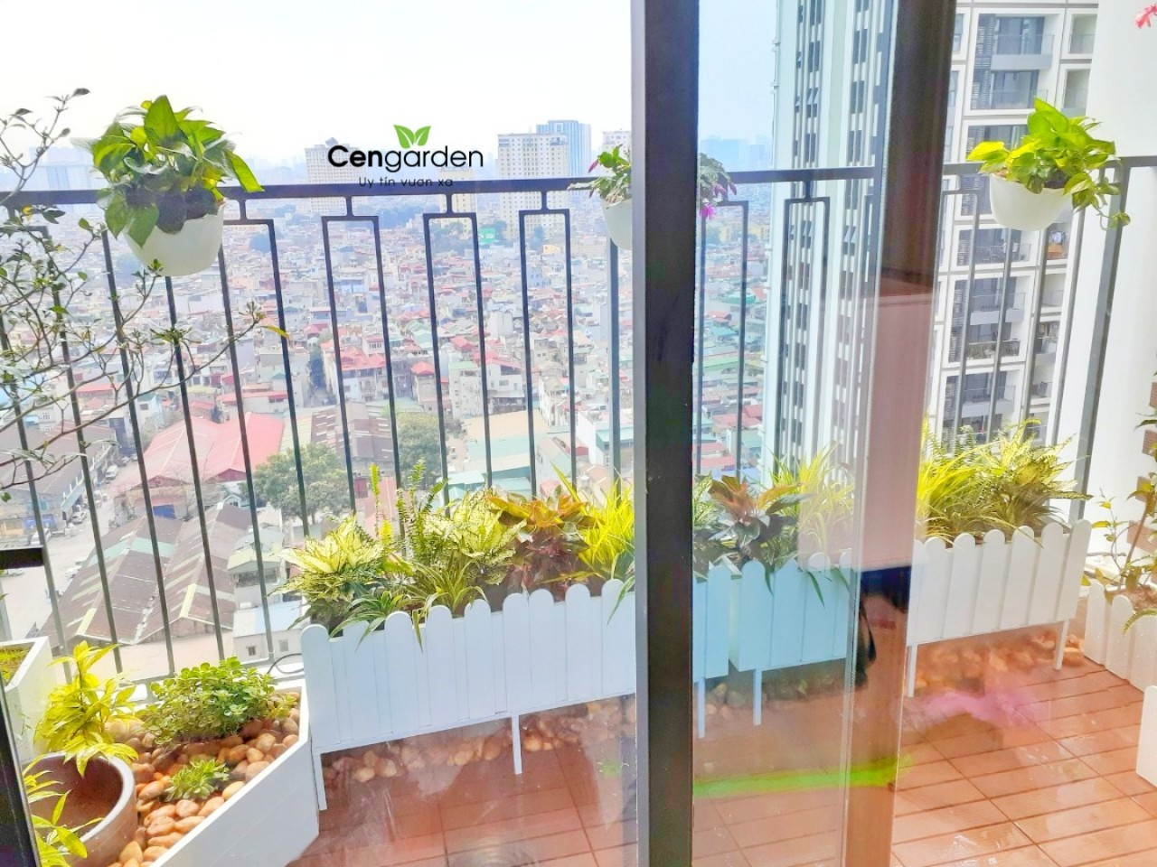 trang trí ban công mảng tường giả