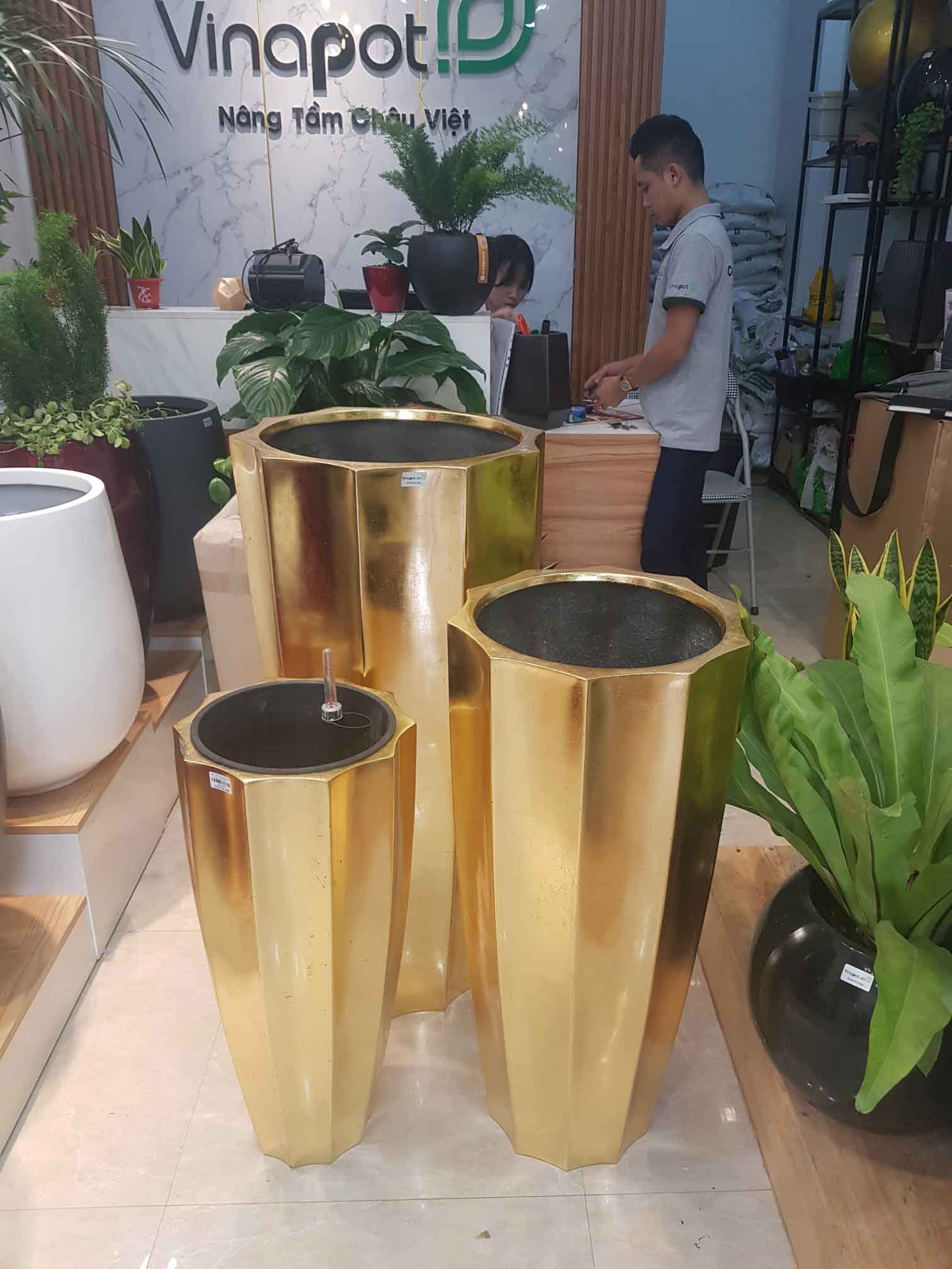 Chậu Composite cao cấp Garnet Gold Tự Tưới ROS