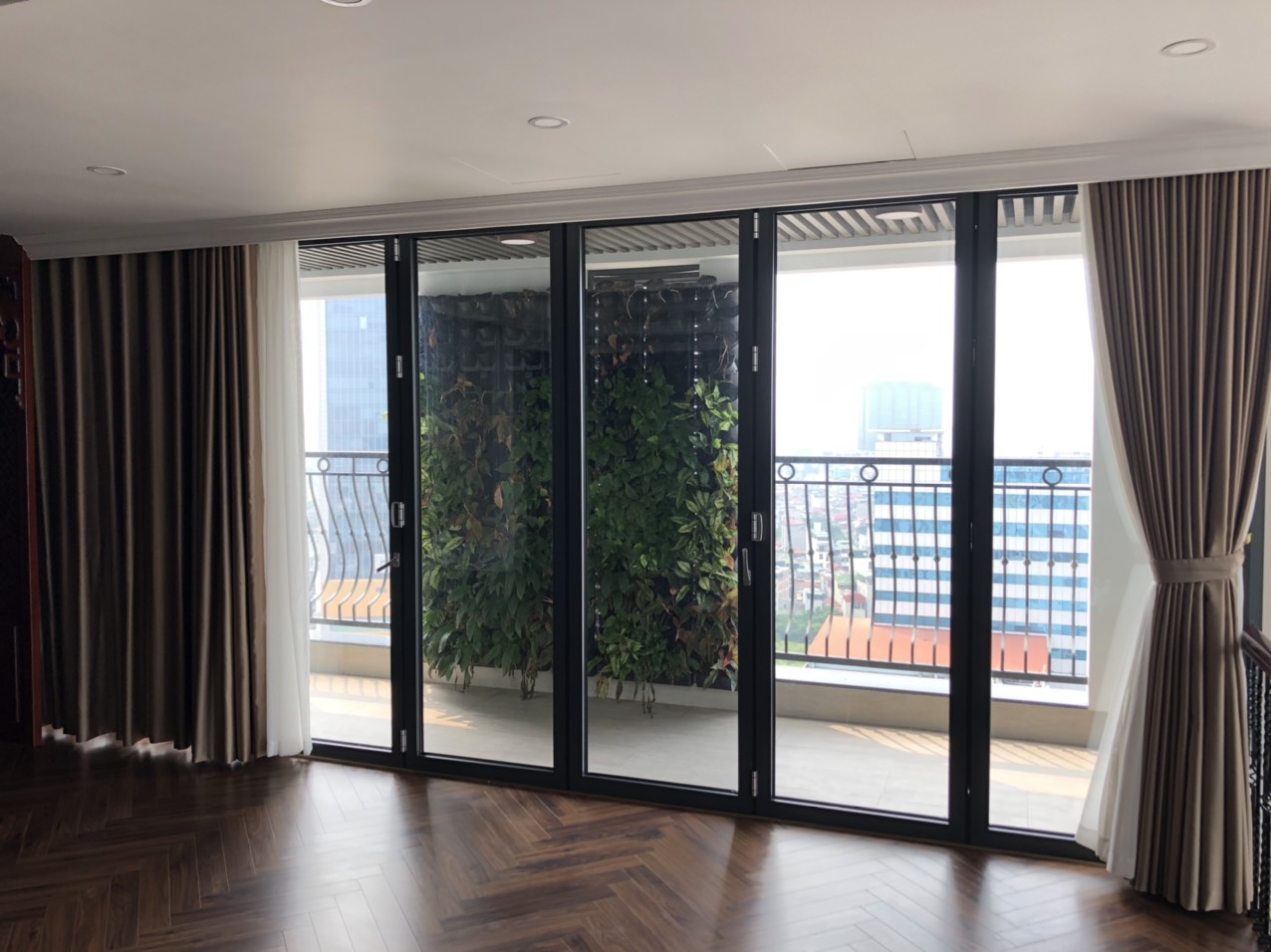 Ban công trước khi thi công